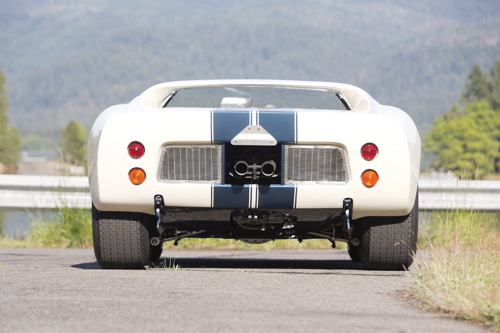 Ford_GT40_Prototype_19_2_.jpg