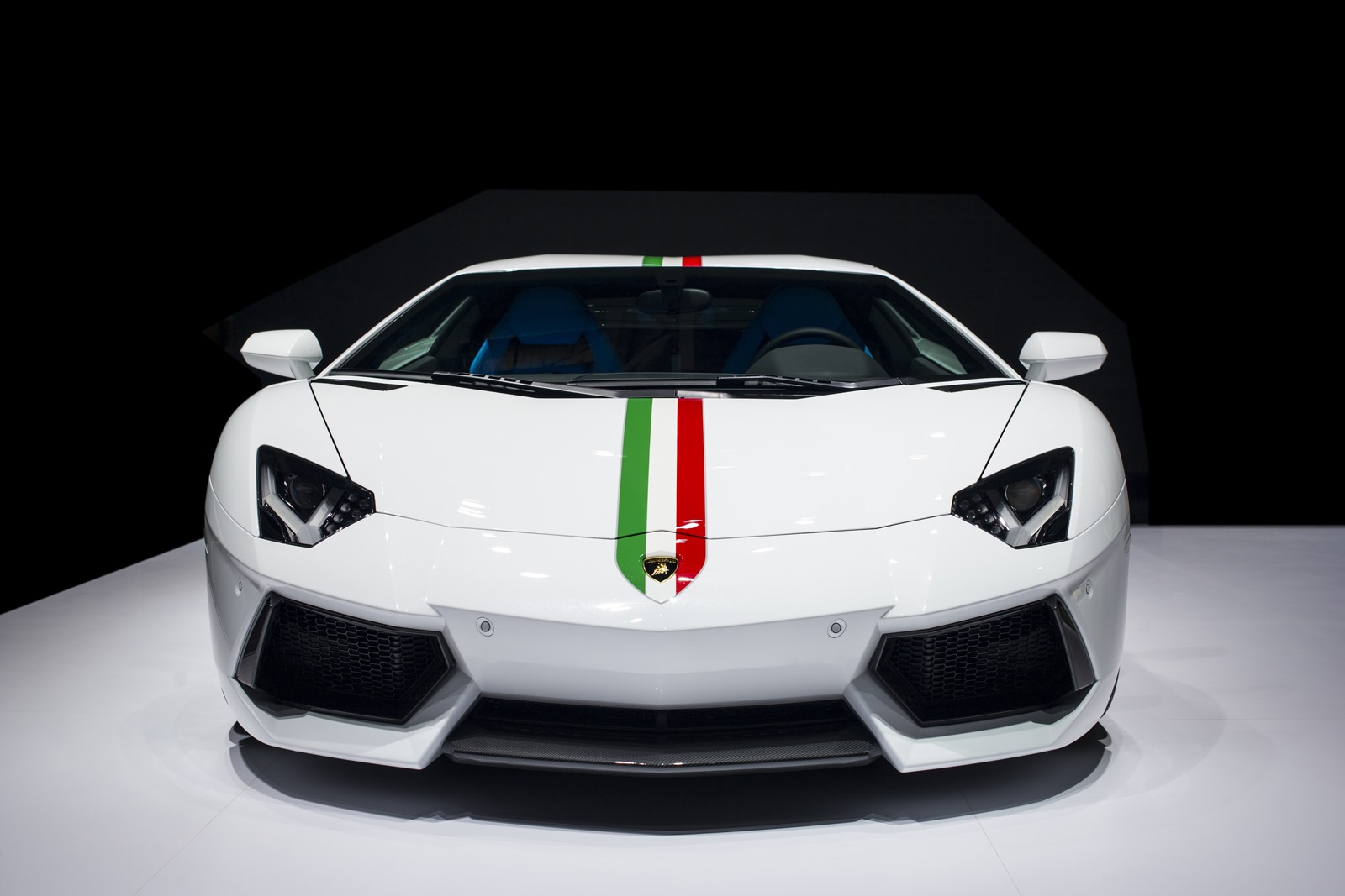 Lamborghini_Aventador_Nazionale_Ad_Personam_1_3_.jpg