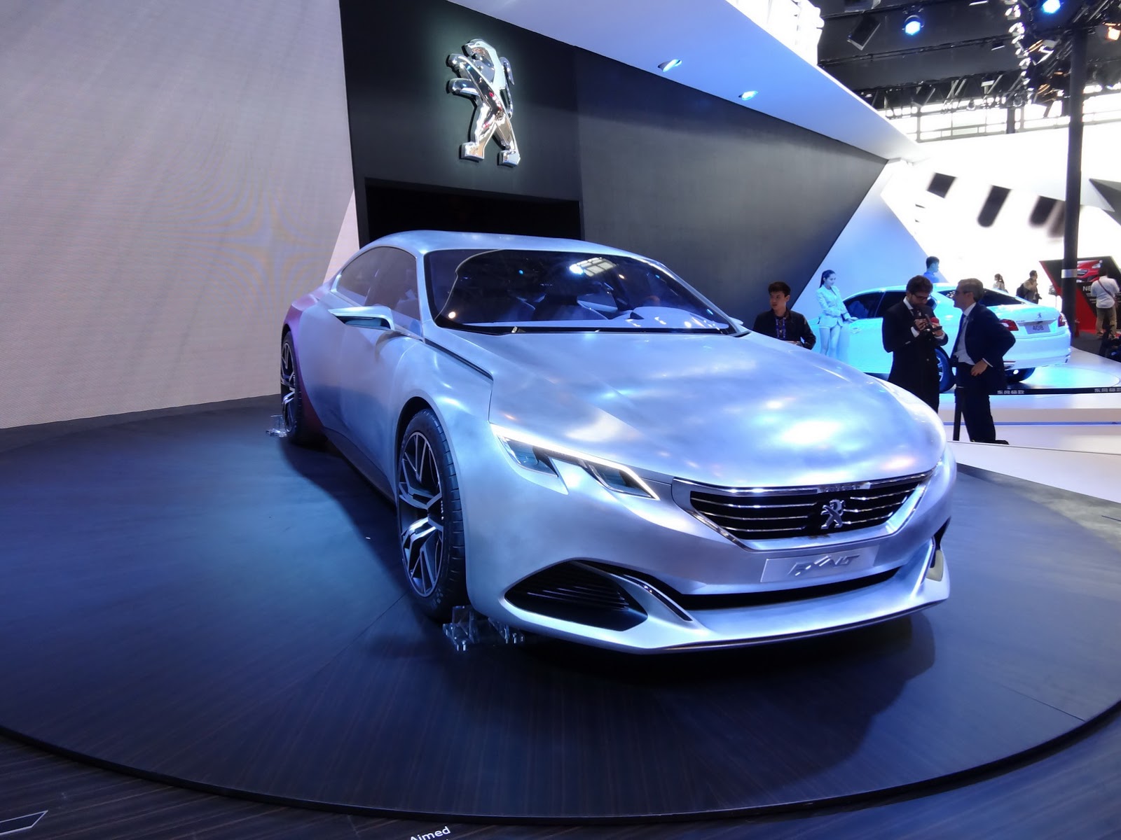 Peugeot_Exalt_Coupe_Concept_1.jpg
