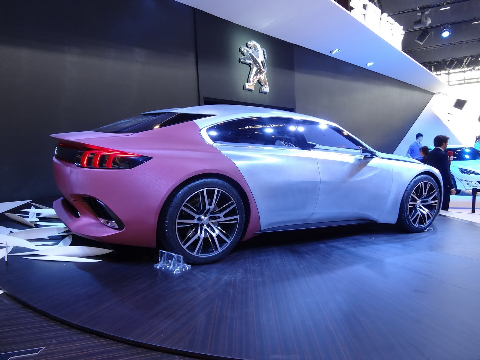 Peugeot_Exalt_Coupe_Concept_2.jpg
