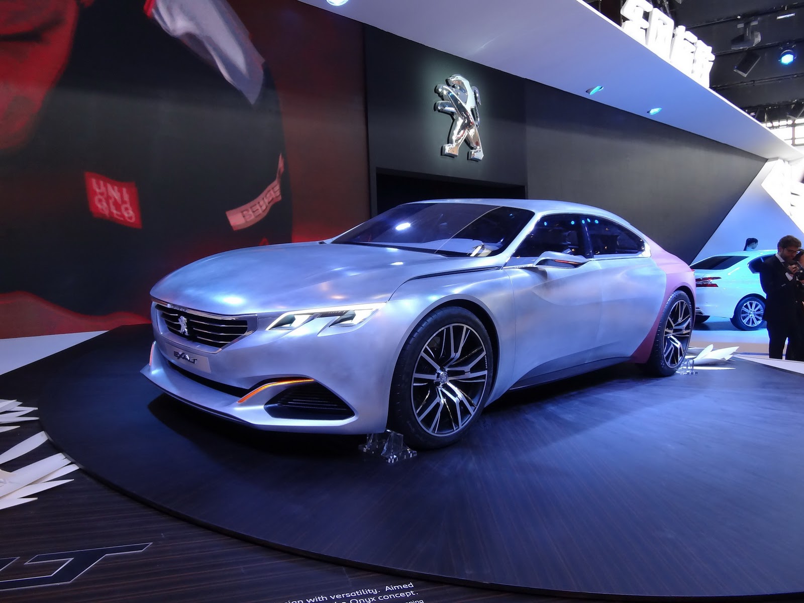Peugeot_Exalt_Coupe_Concept_3.jpg