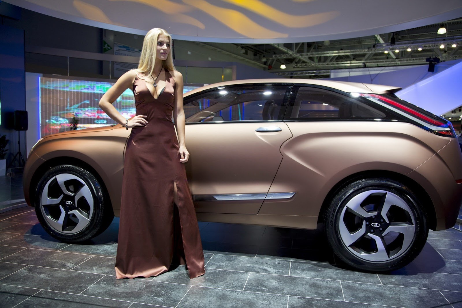 Lada_Xray_Concept_5_2_.jpg