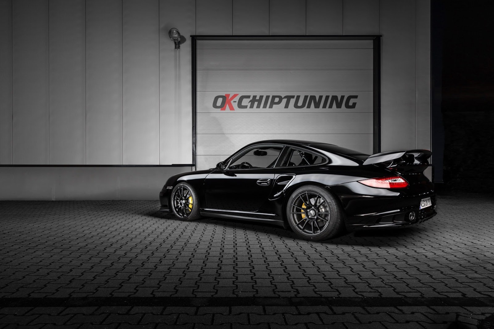 O_CT_Porsche_911_GT2_8_2_.jpg