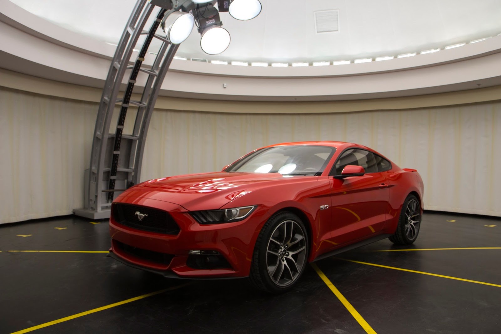 Ford_2015_Mustang_Lab_Lights_11_2_.jpg