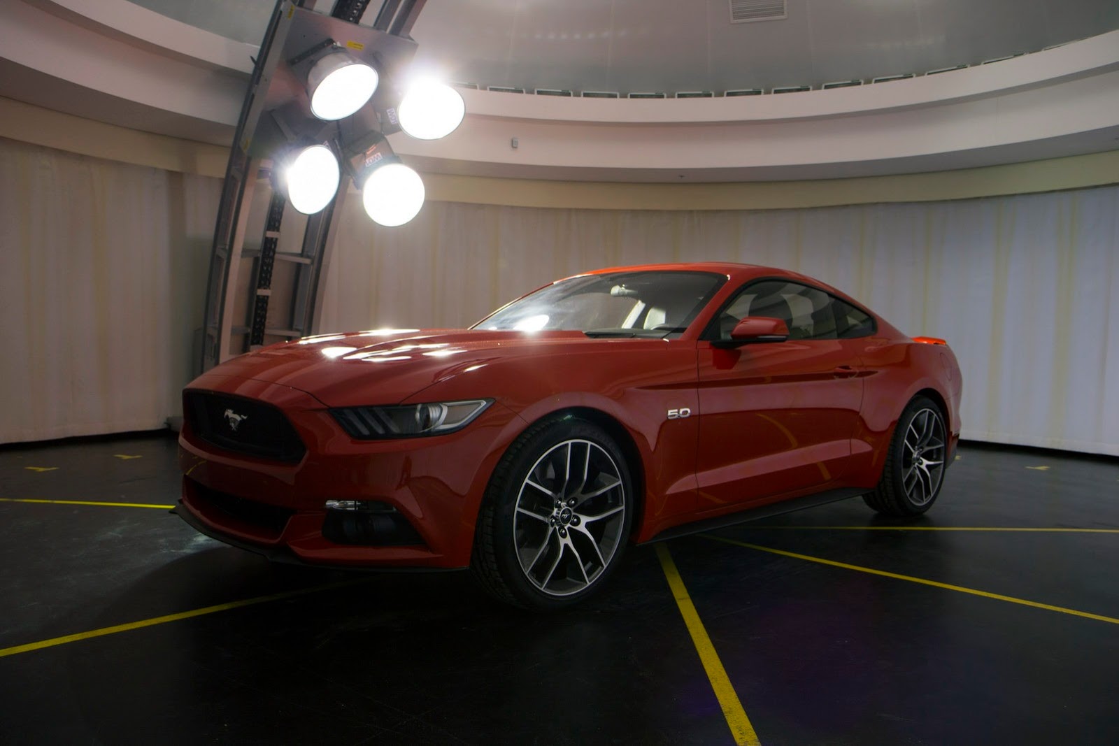 Ford_2015_Mustang_Lab_Lights_3_2_.jpg