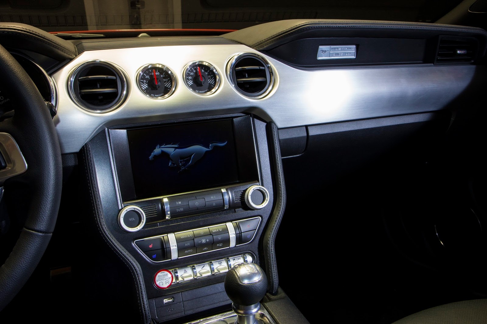 Ford_2015_Mustang_Lab_Lights_5_2_.jpg