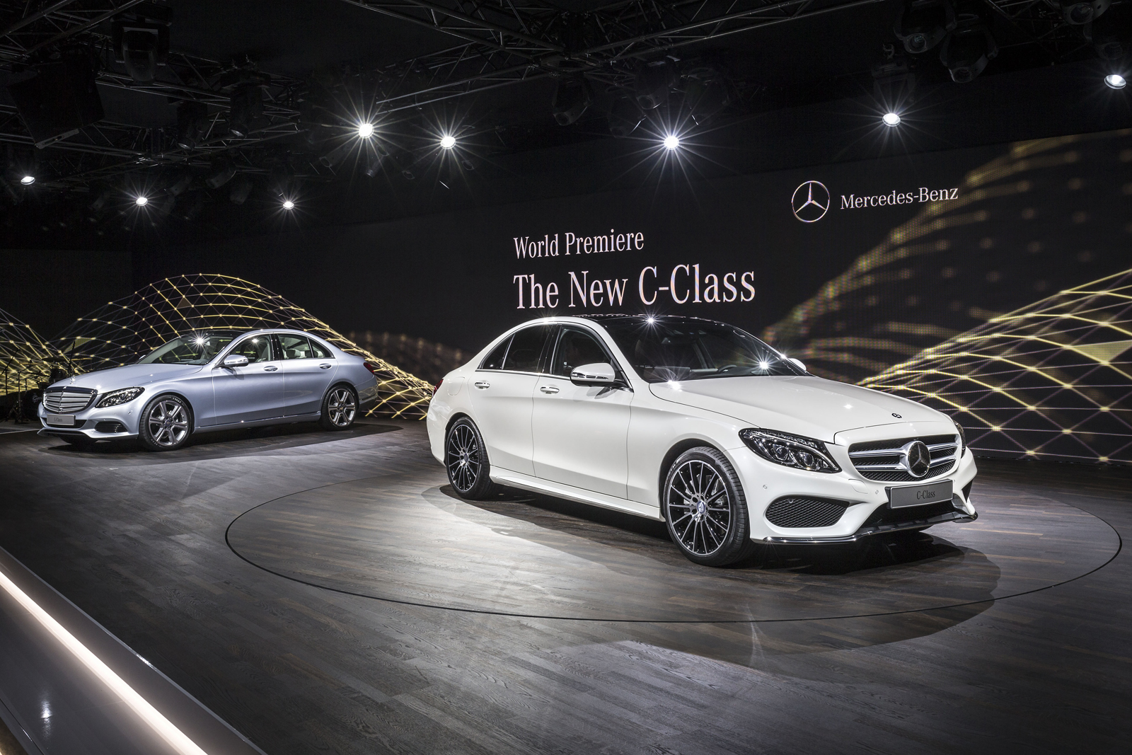 Mercedes_Benz_Class_2015_21.jpg