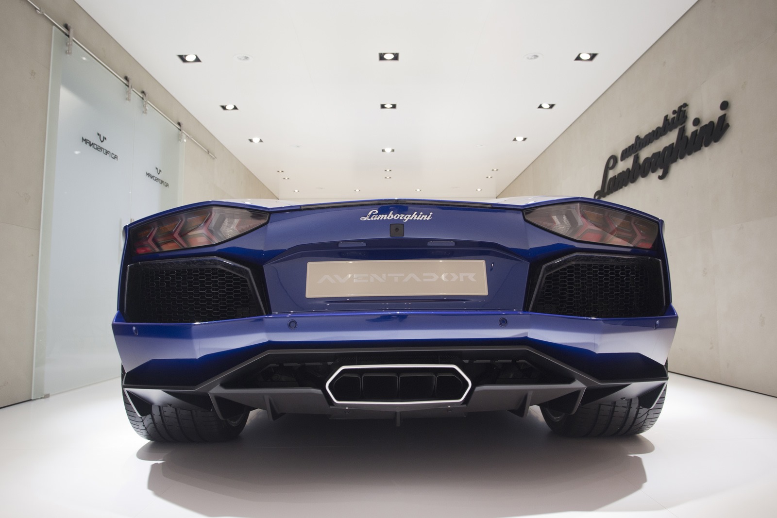 Lamborghini_Aventador_LP700_4_Roadster_Ad_Personam_3_3_.jpg