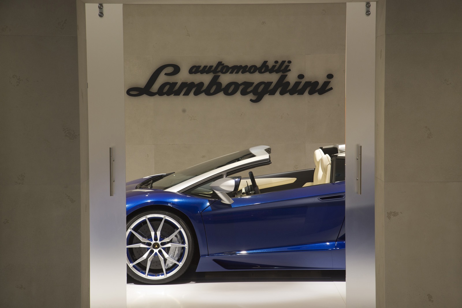 Lamborghini_Aventador_LP700_4_Roadster_Ad_Personam_4_3_.jpg