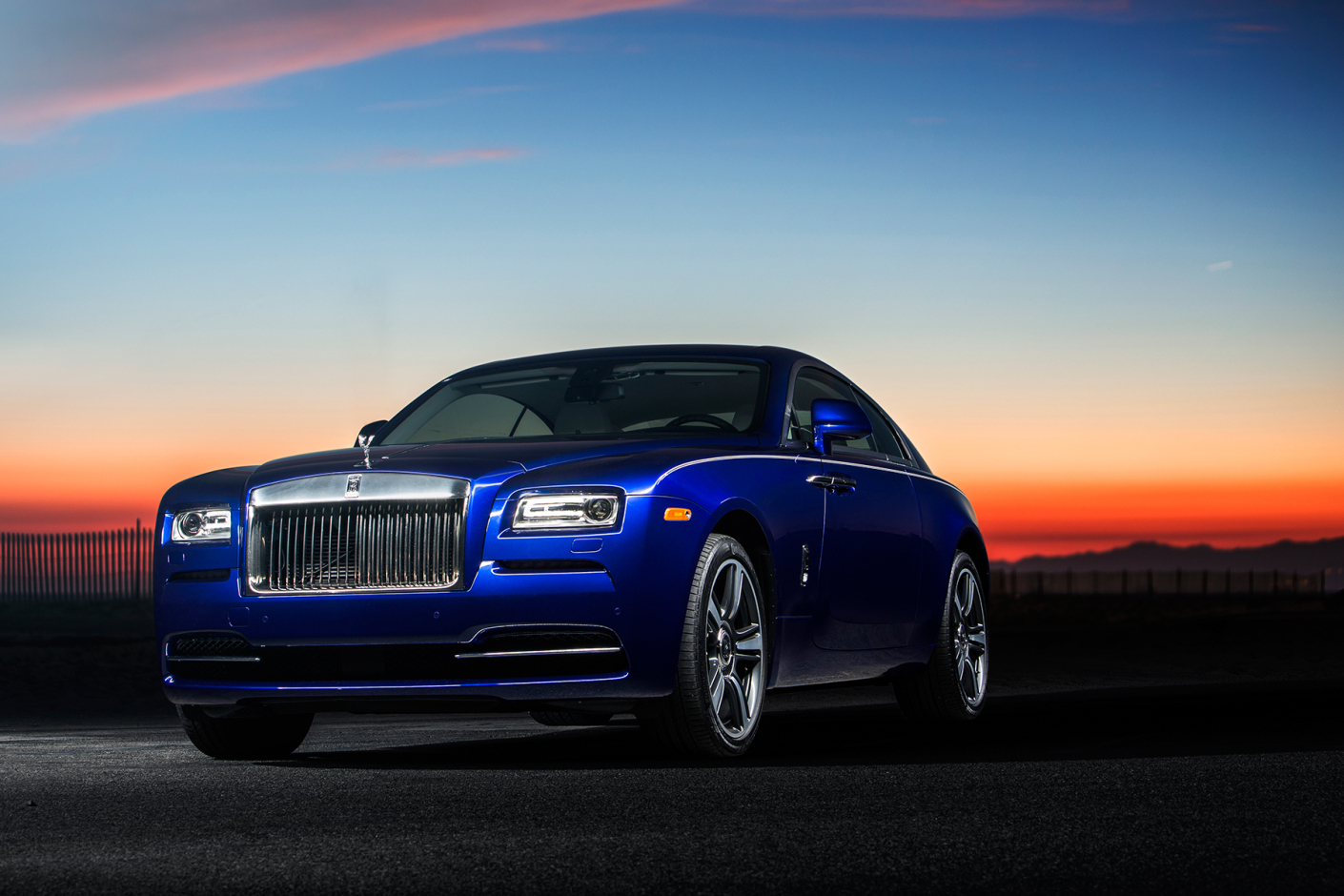 a_closer_look_at_the_2015_rolls_royce_wraith_2.jpg