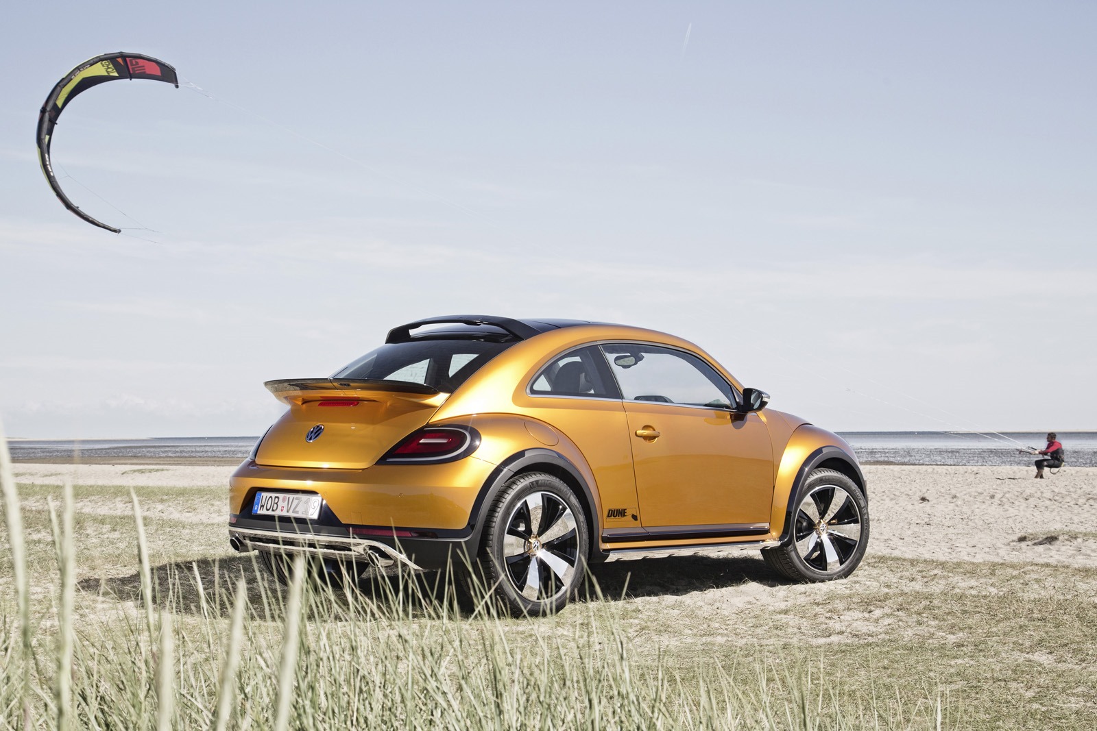 VW_Beetle_Dune_Concept_8_3_.jpg