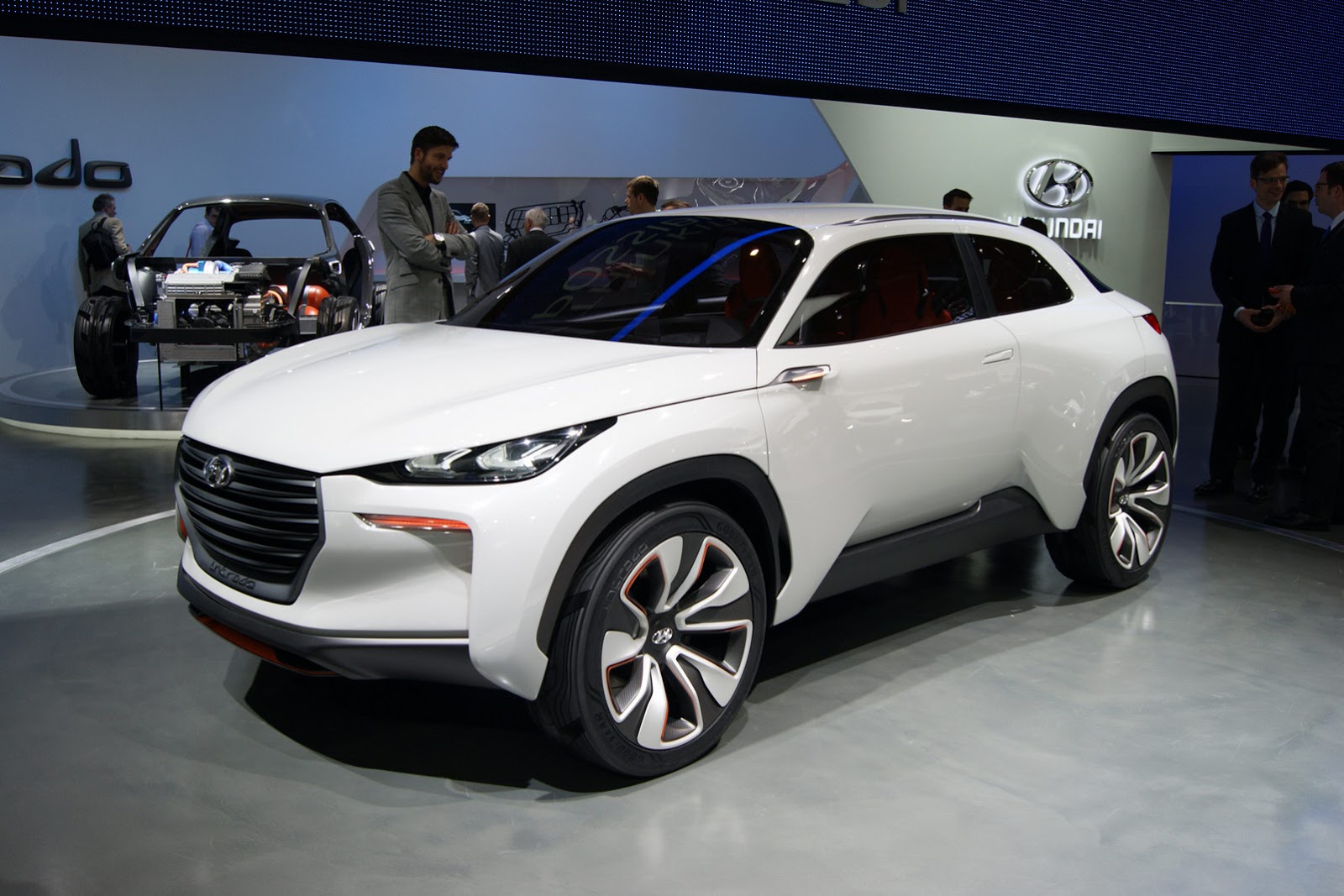 Hyundai_Intrado_Concept_10.jpg