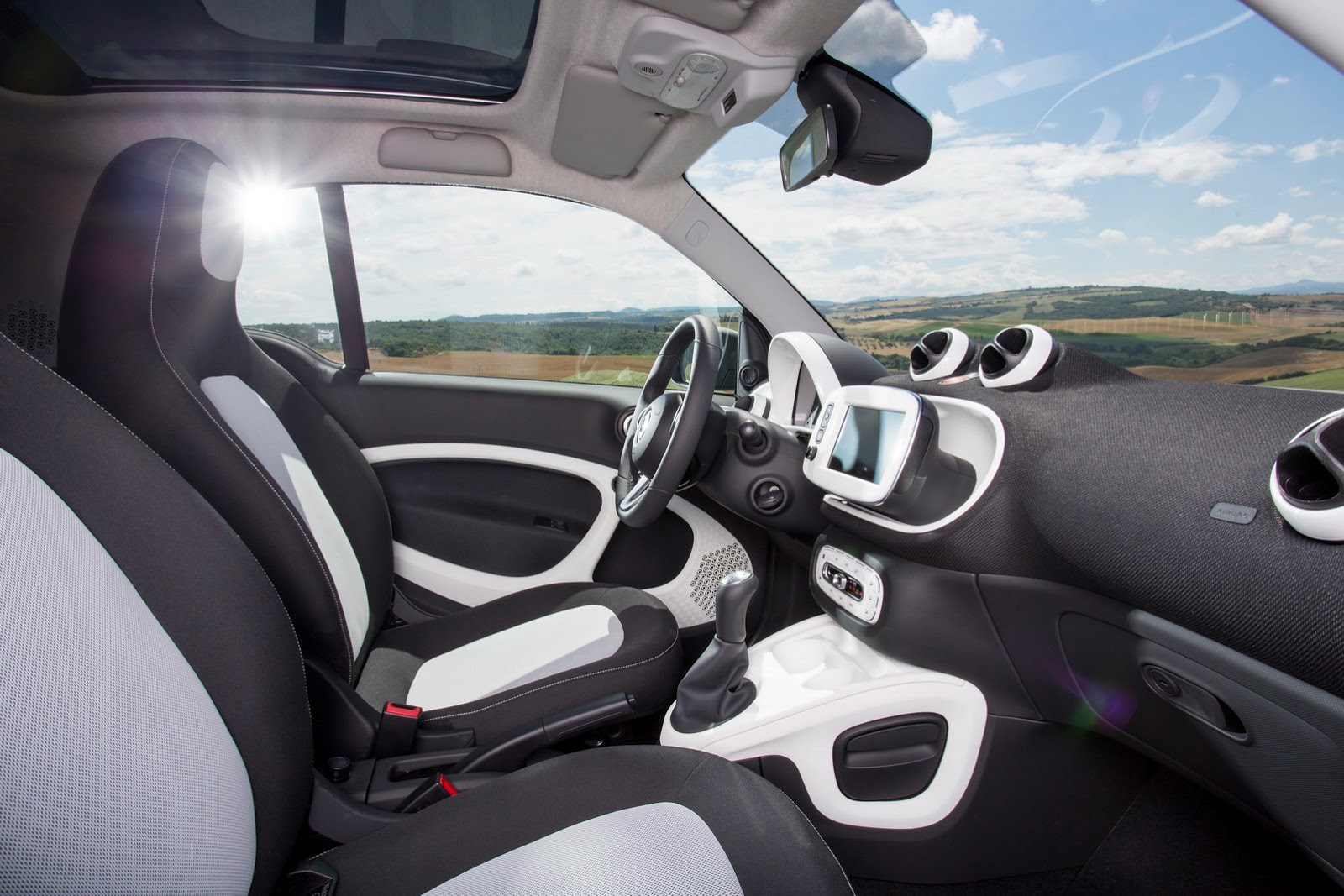 2015_Smart_ForTwo_ForFour_17.jpg