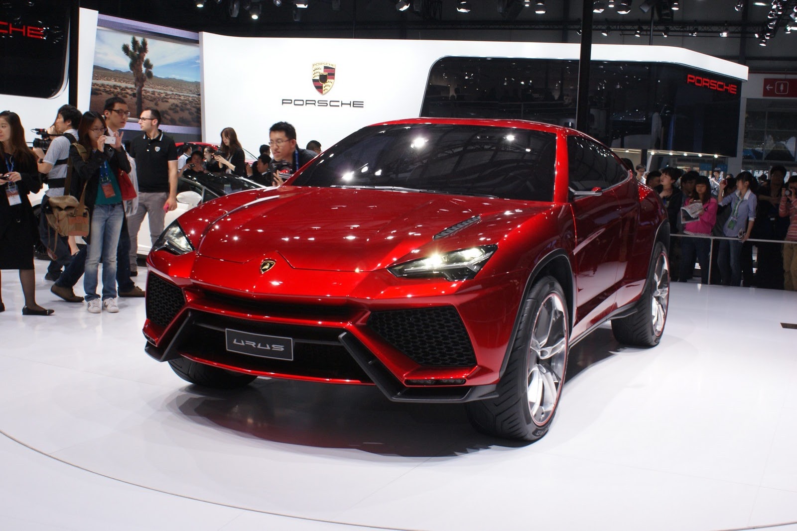 Lamborghini_Urus_concept_1_2_.jpg