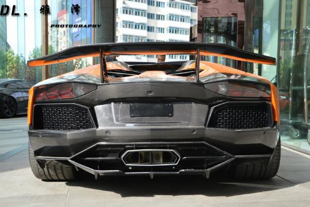 DMC_Lamborghini_Aventador_SV_Roadster_1_2_.jpg
