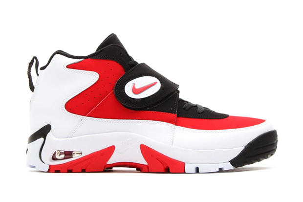 nike_2014_air_mission_retro_1.jpg