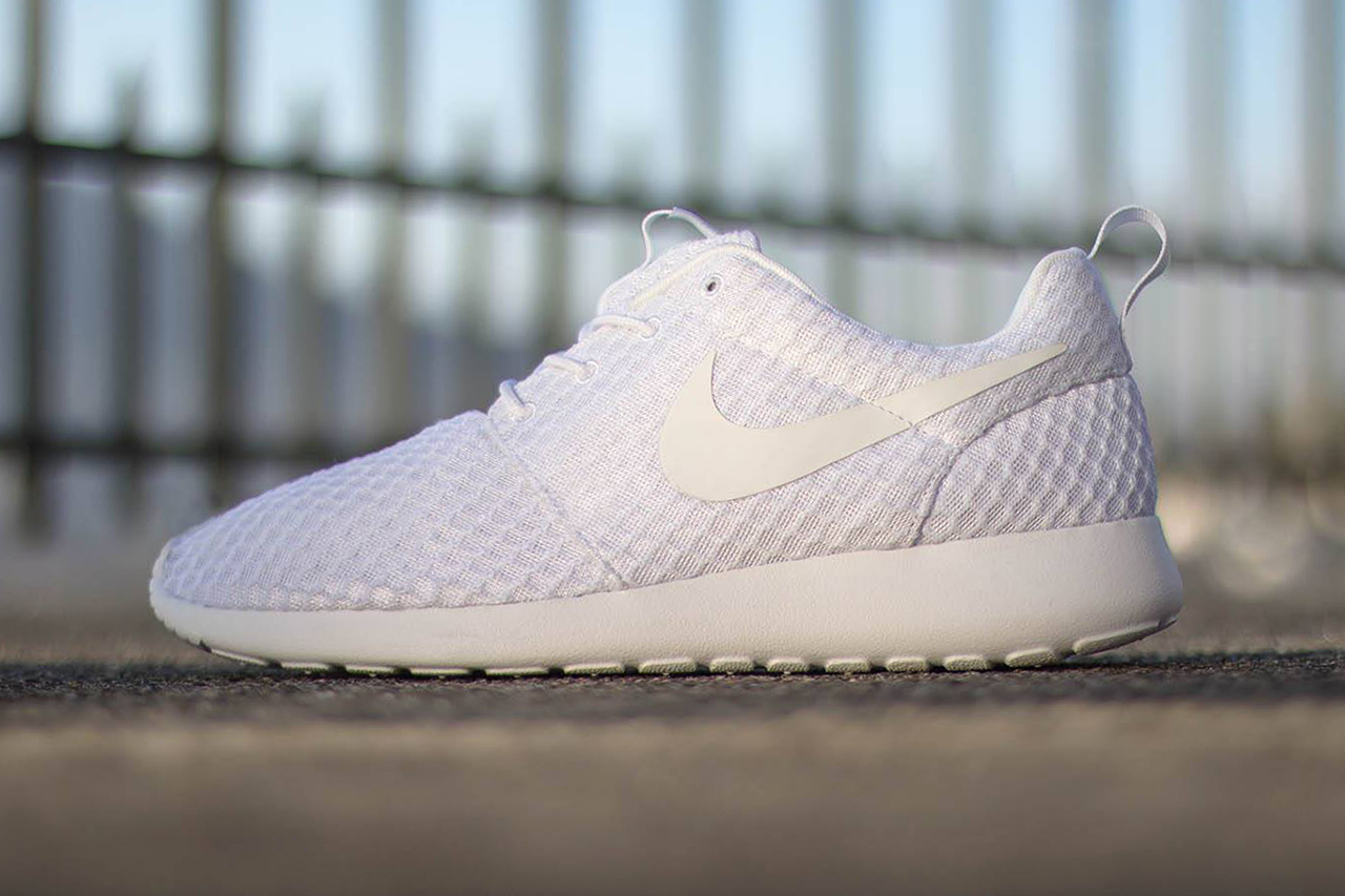 nike_roshe_run_pure_platinum_1.jpg