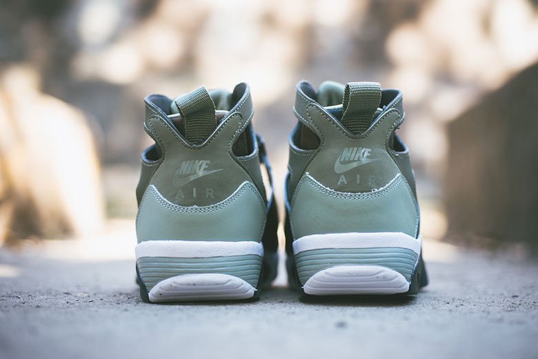 nike_air_trainer_huarache_medium_olive_3.jpg