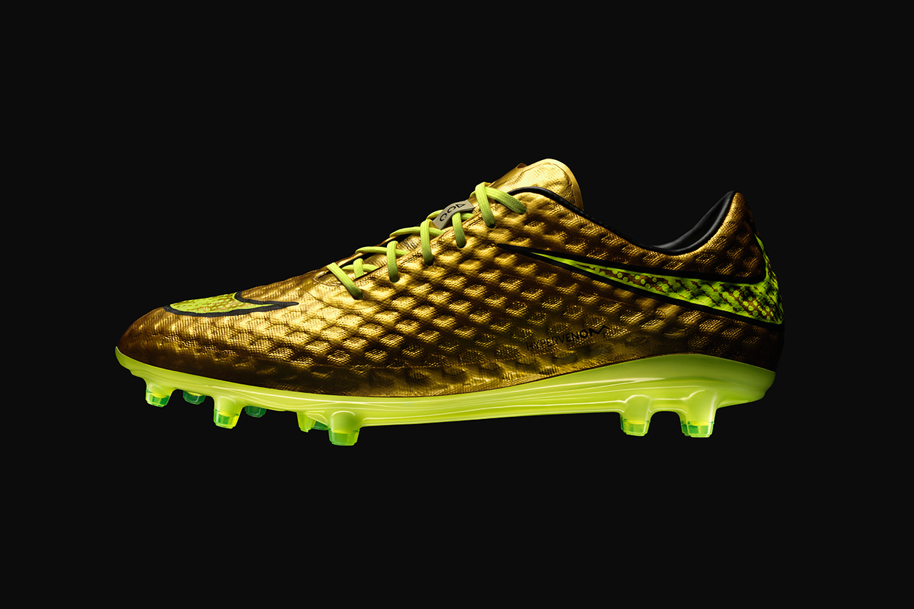 nike_unveils_the_hypervenom_phantom_gold_special_version_1.jpg