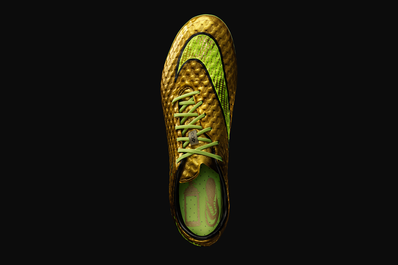 nike_unveils_the_hypervenom_phantom_gold_special_version_2.jpg