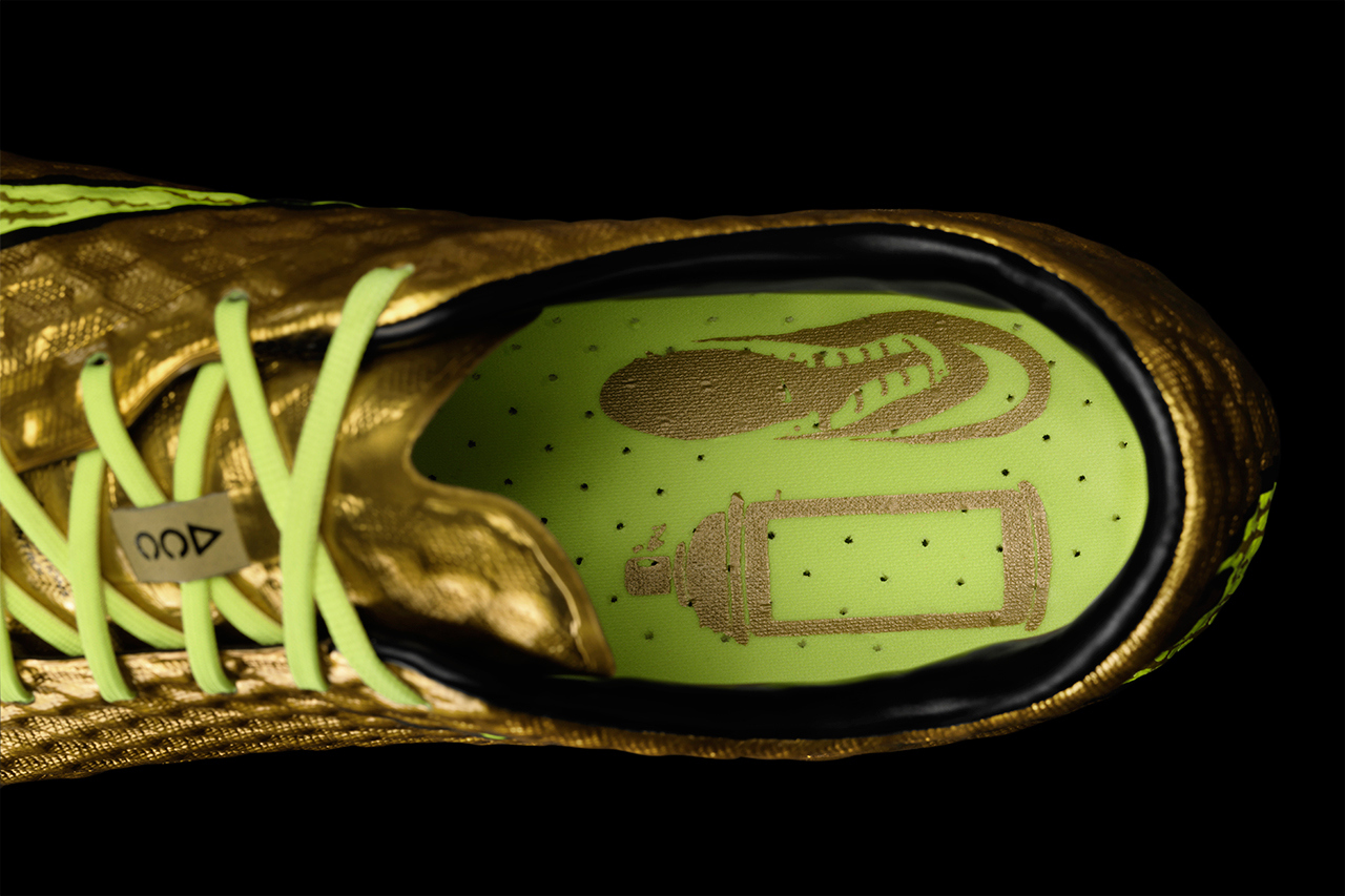 nike_unveils_the_hypervenom_phantom_gold_special_version_5.jpg