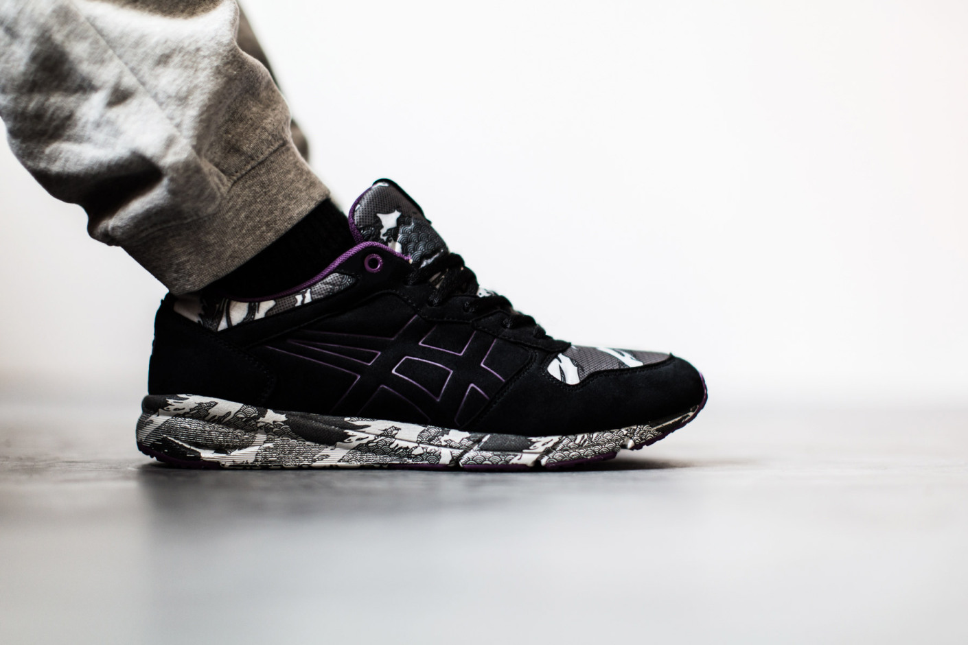 onitsuka_tiger_shaw_runner_reflective_pack_05.jpg