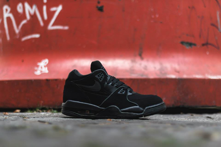 nike_air_flight_89_triple_black_02.jpg