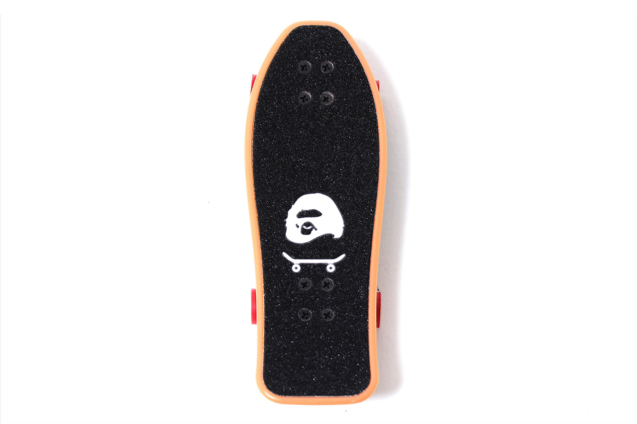 a_skating_ape_special_novelty_fingerboard_1.jpg