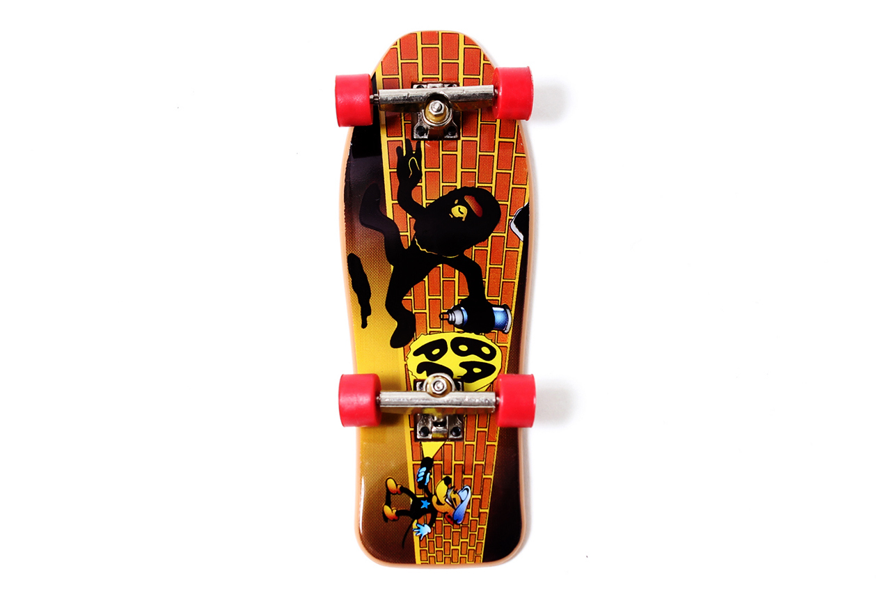 a_skating_ape_special_novelty_fingerboard_3.jpg