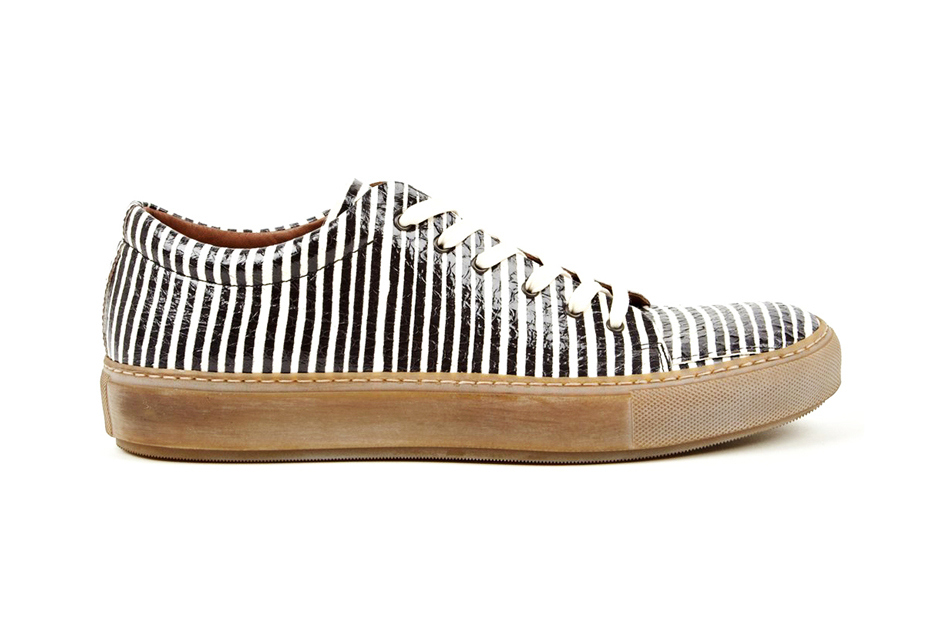 acne_studios_adrian_snake_sneakers_black_white_01.jpg