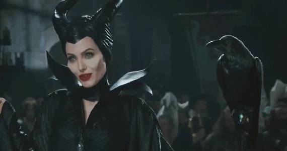 Maleficent_and_Her_Raven_Angelina_Jolie.jpg