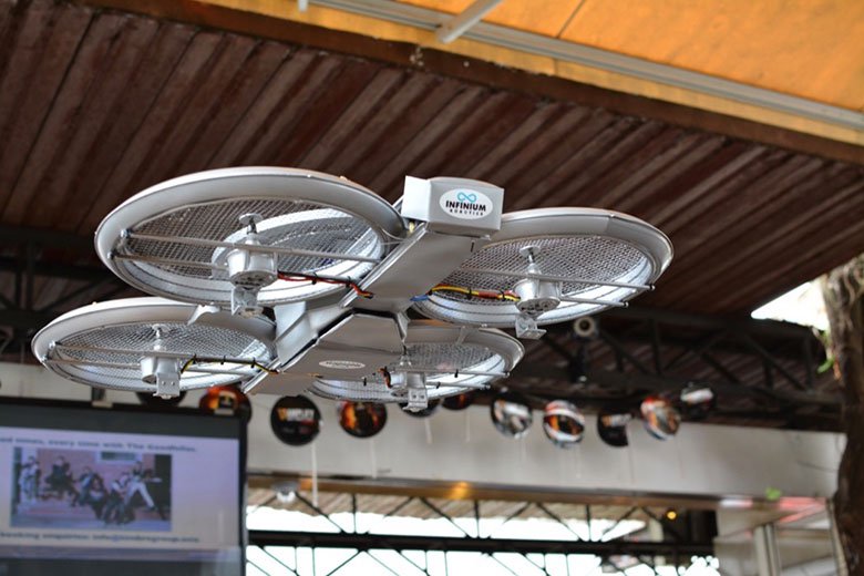 singapore_restaurant_uses_autonomous_drone_waiters_2.jpg