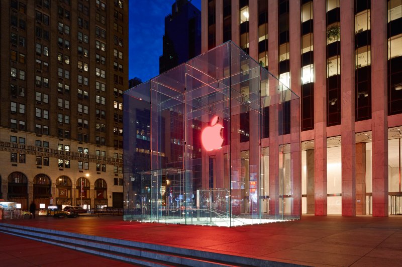 apple_fifth_avenue_store_aids_day.jpg