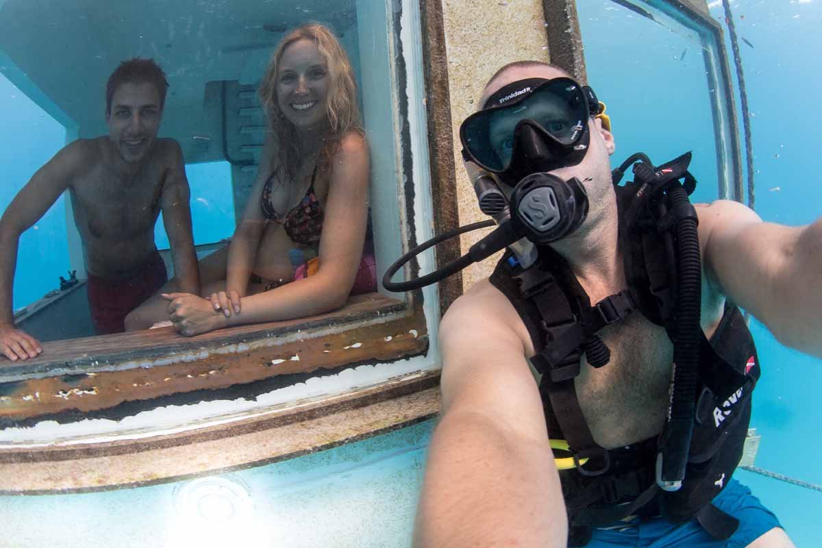 the_ultimate_selfie_anhede_and_the_underwater_room_plus_some_models_for_the_manta_resort.jpg