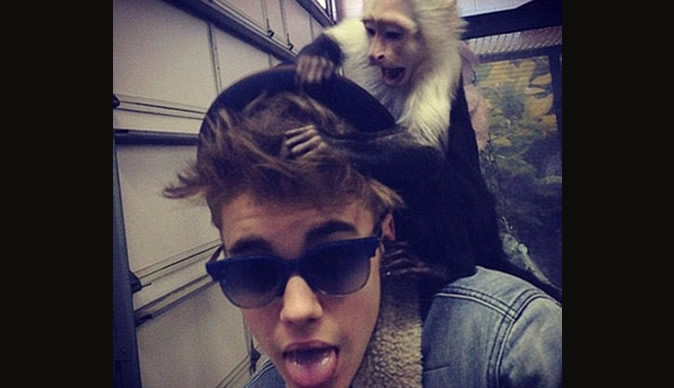 Justin_Bieber_monkey.jpg