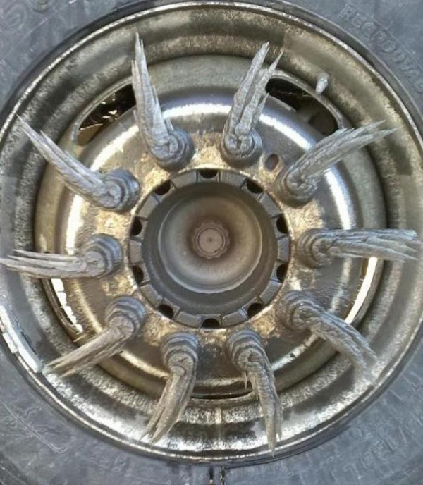 Tire_Icicles_2.jpg