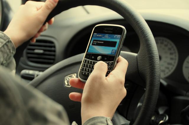 texting_driving_multitasking.jpg