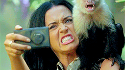 Katy_Perry_Monkey_Selfie.gif