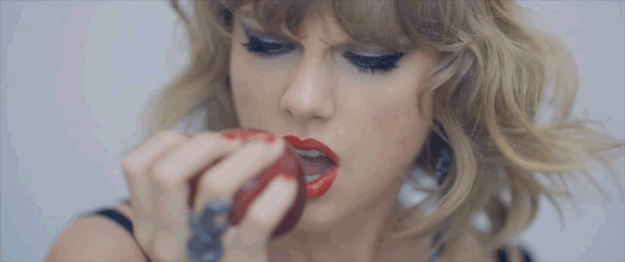 Breaking Down Taylor Swift S Blank Page Music Video In Gifs Fooyoh Entertainment