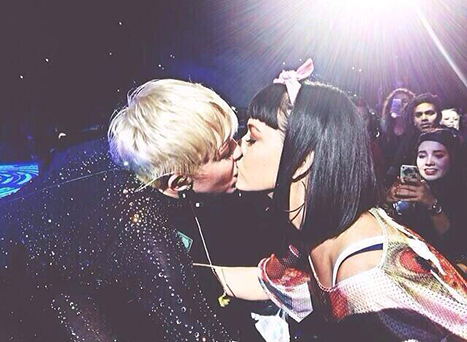 katyperrykissingmiley.jpg