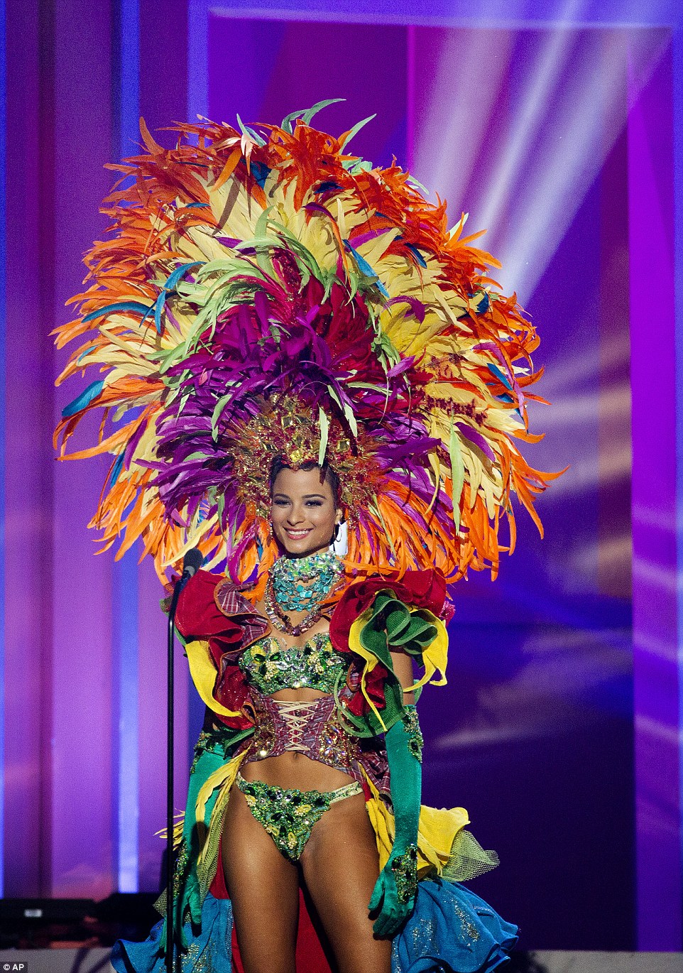 24EF67CF00000578_2921405_Miss_Jamaica_Kaci_Fennell_came_dressed_as_in_carnival_gear_which_a_4_1421972020469.jpg