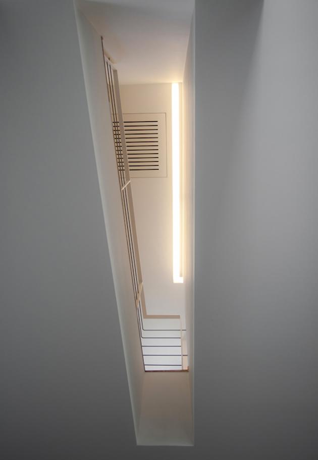 Light_between_floors.jpg