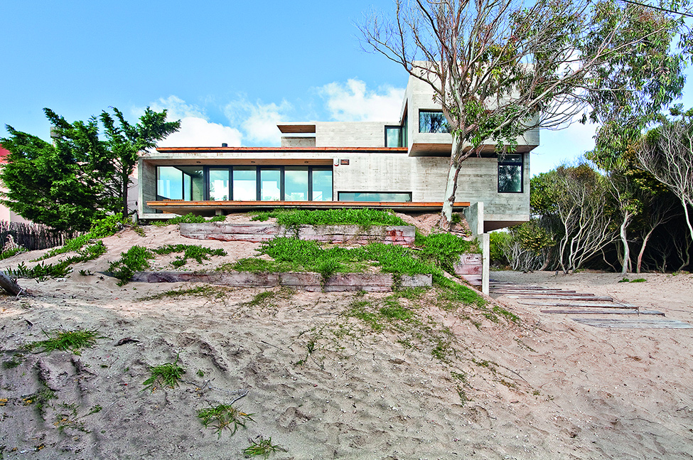 View_of_the_house_and_sand.jpg