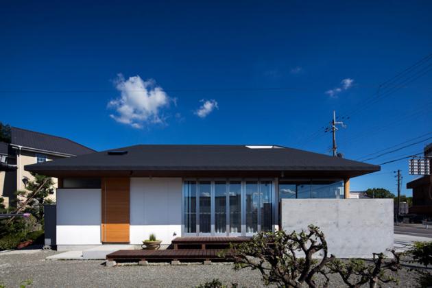Black_Roof_House_by_Container_Design_03.jpg