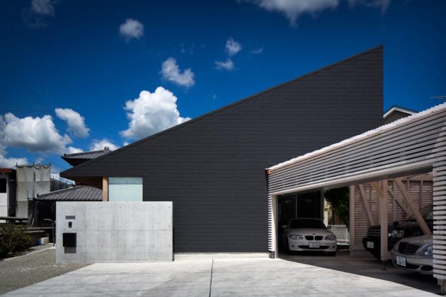 Black_Roof_House_by_Container_Design_09.jpg