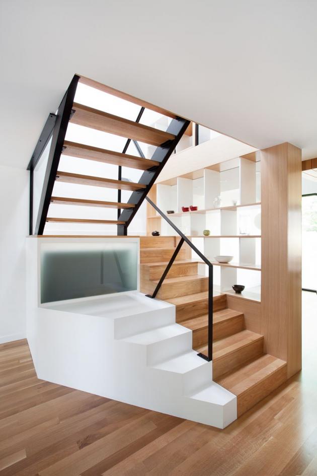 Wooden_Staircase.jpg