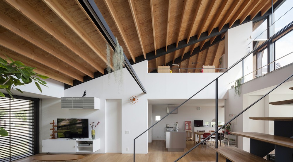 Hipped_roof_house_interior.jpg
