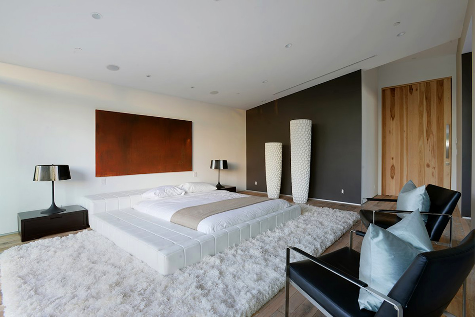 Astounding_bedroom.jpg