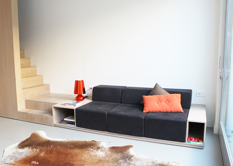 dutch_architects_combine_couch_and_stairs_in_flowing_style_2.jpg