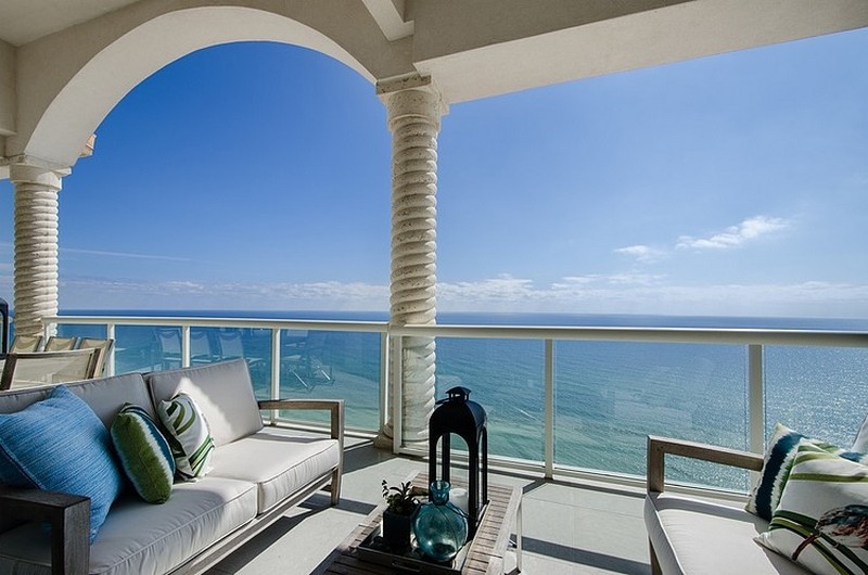 Панам в квартире. Пентхаус во Флориде. Вид на море с террасы. Красивый вид с балкона. Квартира с видом на море.